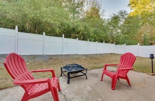 Reservoir Cottage | Lovely Little Rock Home w/Fire Pit & Yard!