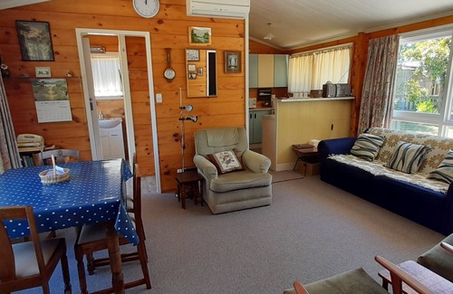 Turangi Cottage | Lovely Lockwood River Cottage
