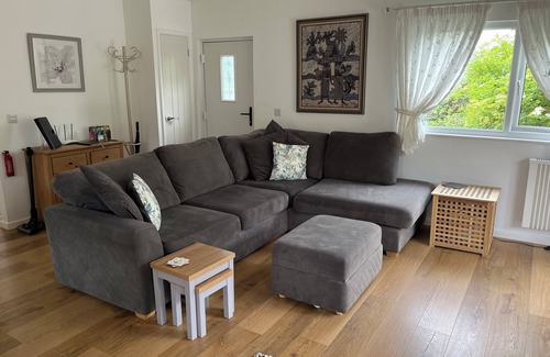 Sedlescombe Cabin | Lovely Lodge on one floor in Country setting