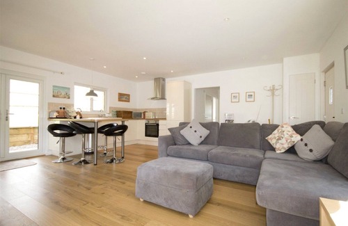 Sedlescombe Cabin | Lovely Lodge on one floor in Country setting