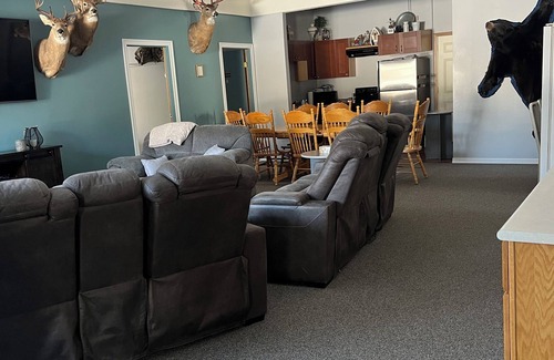 Saskatchewan Cabin | Lovely lodge with WiFi in Sled Lake - 6 bedrooms