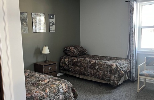 Saskatchewan Cabin | Lovely lodge with WiFi in Sled Lake - 6 bedrooms