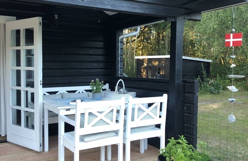 Sæby Cottage | Lovely log house next to protected plantation
