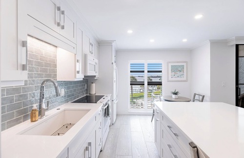 Marco Island Condo | Lovely Marco Island Condo w/Private Bay View