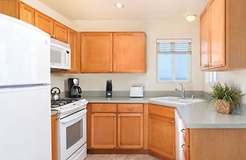Marina Apartment | Lovely Marina Apartment w/Beach Access 11/1 - 11/4/24.