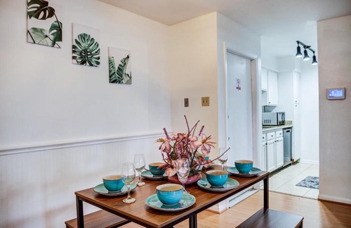 South Main House | Lovely Med center 3BR 2BA condo with free parking