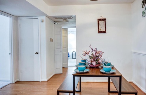South Main House | Lovely Med center 3BR 2BA condo with free parking