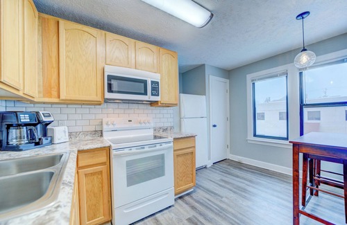 Nelson Apartment | Lovely Mid-Century Modern - Apt B