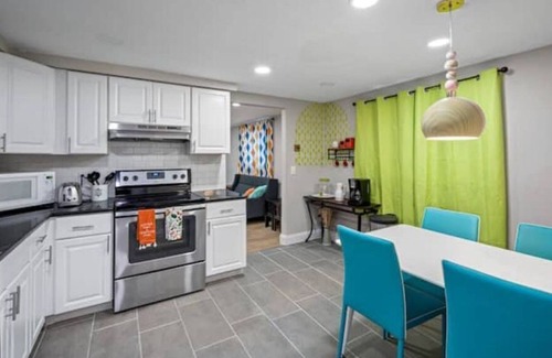 Port Tampa City Villa | Lovely Mid-century modern home with backyard