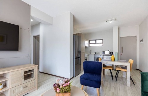 Greater Johannesburg Metropolitan Area Condo | Lovely modern 2 bedroom apartment with pool.