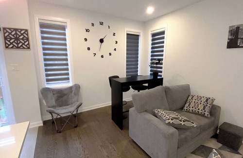 Ottawa Division House | Lovely Modern 4 Bedroom Townhome