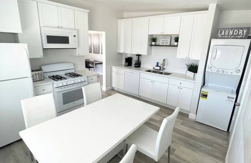 Lincoln Acres House | Lovely Modern Casita