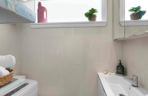 Coogee Apartment | Lovely Modern Coogee Apartment