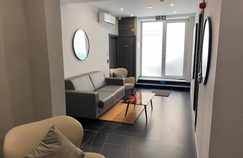 Gzira House | Lovely modern large spacious home with 7 BR + WIFI