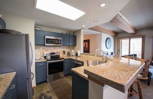 Crested Butte Condo | Lovely Modern Plaza Condo - No Cleaning Fee! by RedAwning