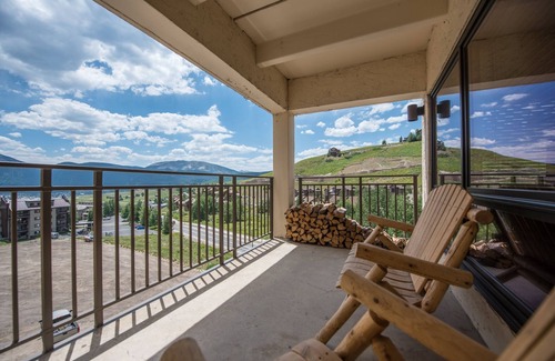 Crested Butte Condo | Lovely Modern Plaza Condo - No Cleaning Fee! by RedAwning