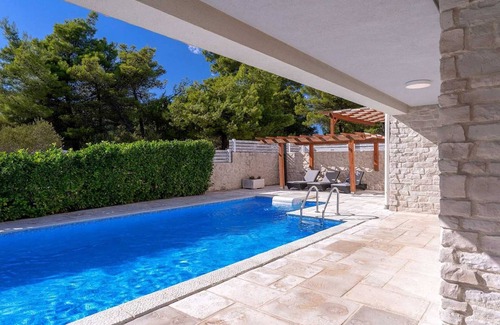Pitve Villa | Lovely modern poolside villa in Pitve on the island of Hvar