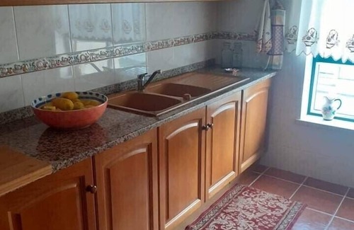Tavarede Apartment | Lovely Modern Duplex 3 Bedroom Flat in Quiet Area