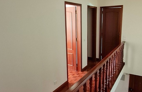 Tavarede Apartment | Lovely Modern Duplex 3 Bedroom Flat in Quiet Area