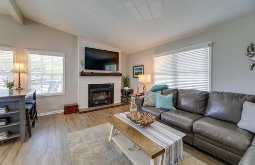 Morehead City House | Lovely Morehead City Home with Fire Pit and Gas Grill