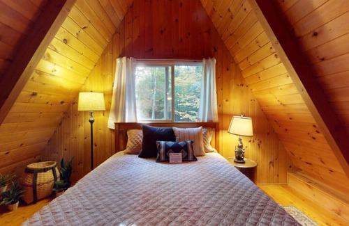 Jay House | Lovely Mountain Getaway for 6 in Ausable Acres