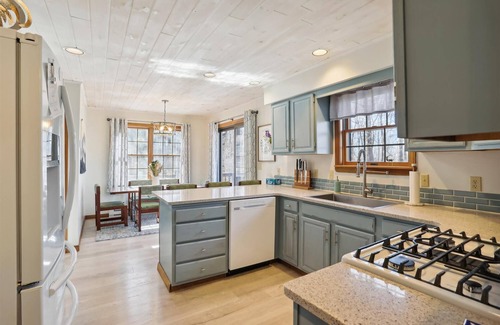 Old Timberline House | Lovely mountain home in a beautiful wooded setting. Welcome to Hart's Horn!