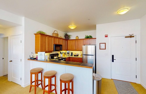 Salt Lake Mountain Resorts Condo | Lovely mountain-view condo with shared hot tub, pool & more - walk to lifts