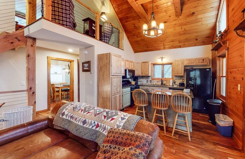 Jeffersonville House | Lovely mountainside home with a firepit & washer/dryer - dog-friendly