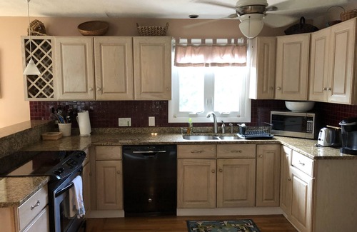 Narragansett House | Lovely Narr Home, quiet FAMILY neighborhood near Beach & gorgeous Narrow River