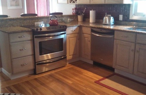 Narragansett House | Lovely Narr Home, quiet FAMILY neighborhood near Beach & gorgeous Narrow River