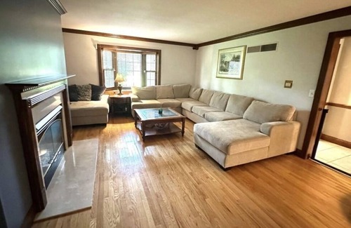 Centralia House | Lovely neighborhood. Near hospitals. Weekly and Monthly rates available.