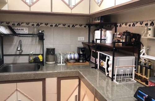 Clark House | Lovely Nest Townhouse 2 BR, 2 T&B, for 7 guests near Clark Airport, Aqua Planet