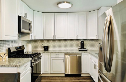 Lawrence House | Lovely new 3-bedroom house located near downtown!