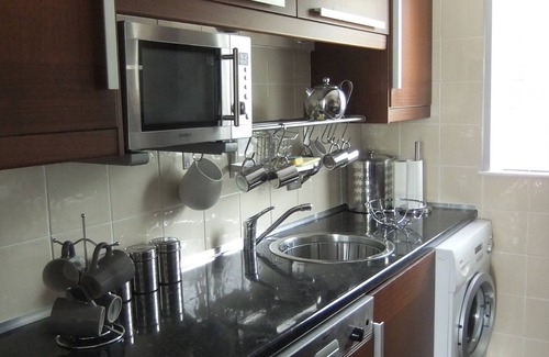 South Cerney Cottage | Lovely New-England Style Lodge with Stunning Lake Views