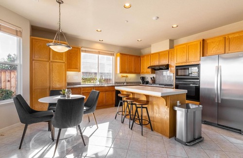 Newark House | Lovely Newark 4BR w/Backyard, Patio, A/C & Garage, by Blueground