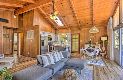 Yosemite Forks Cabin | Lovely Oakhurst Cabin w/Deck & Mtn Views!