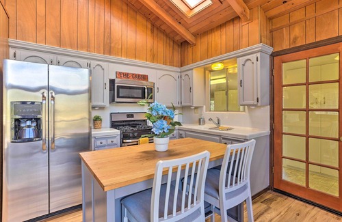 Yosemite Forks Cabin | Lovely Oakhurst Cabin w/Deck & Mtn Views!