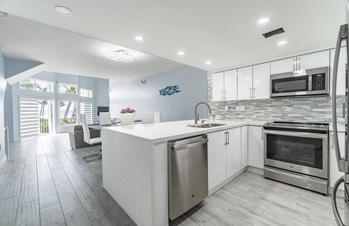 Layton House | Lovely Oceanfront, gated com 3 bedroom - 3.5 Condo