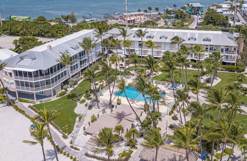 Layton House | Lovely Oceanfront, gated com 3 bedroom - 3.5 Condo