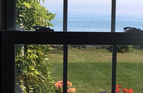 Little Compton House | Lovely Oceanfront House With Stunning Views