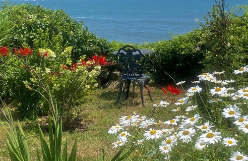 Little Compton House | Lovely Oceanfront House With Stunning Views