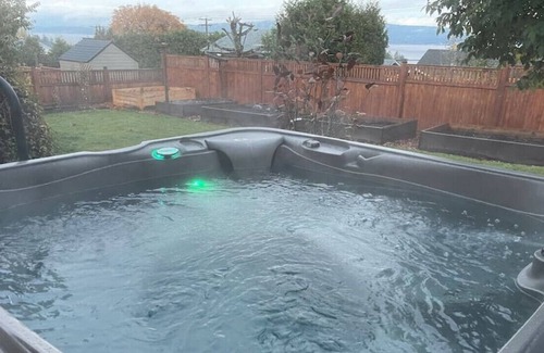 Crofton Apartment | Lovely oceanside 1-bdrm suite Fireplace HotTub