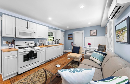 Beach Haven Apartment | Lovely Oceanside Apartment in Historic Home