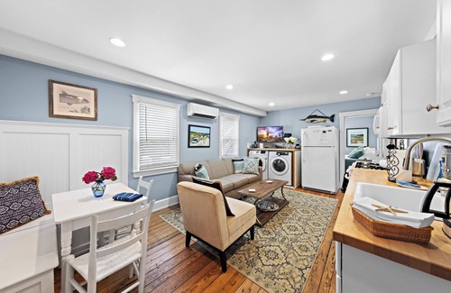 Beach Haven Apartment | Lovely Oceanside Apartment in Historic Home