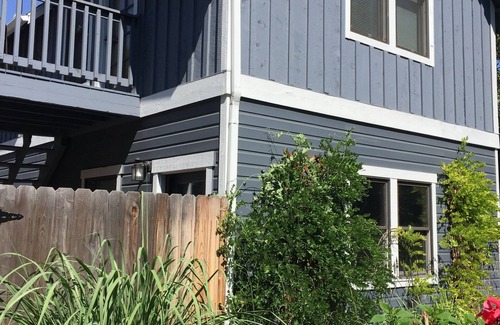Old Town West Apartment | Lovely Old Town Carriage House in Quiet Neighborhood