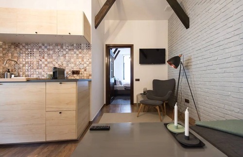 Centrul Vechi Apartment | Lovely Old Town Flat with Mountain Views