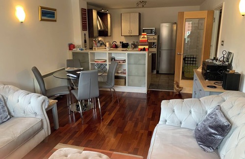Atlantic Wharf Apartment | Lovely one bed Apartment Situated Between Cardiff City Centre and Cardiff bay