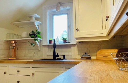 Cobourg Apartment | Lovely one-bedroom apartment (near downtown/beach)