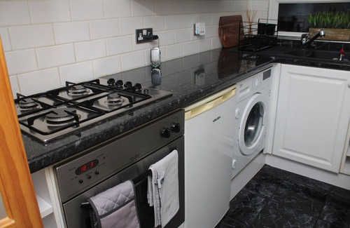 Harlow Apartment | Lovely one-bedroom apartment fully furnished -10 minutes walk to Harlow Station