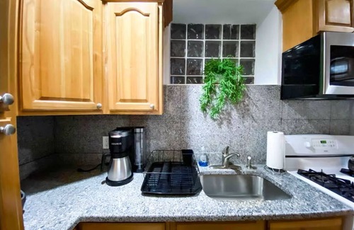 Queens Apartment | Lovely one bedroom apartment with double bed, ac and wifi. Near to Manhattan